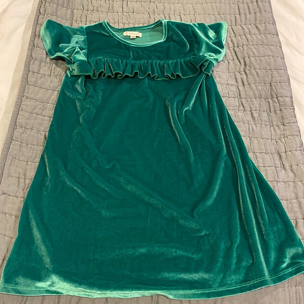 Like new tucker and Tate girls velvet dress size 7. Great for holiday photos.